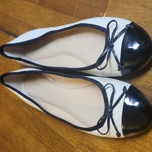Banana Republiic light tan & black Leather ballet flats 9.5